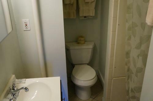 Hostal 463 Beacon Street Guest House