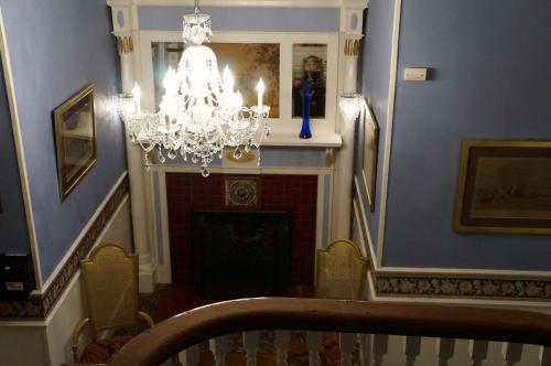 Hostal 463 Beacon Street Guest House