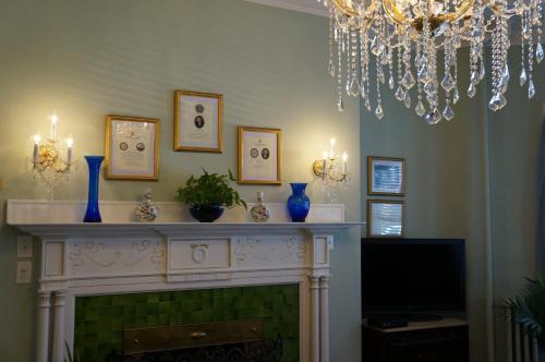 Hostal 463 Beacon Street Guest House