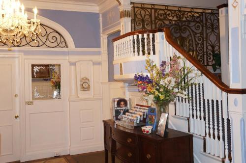 Hostal 463 Beacon Street Guest House