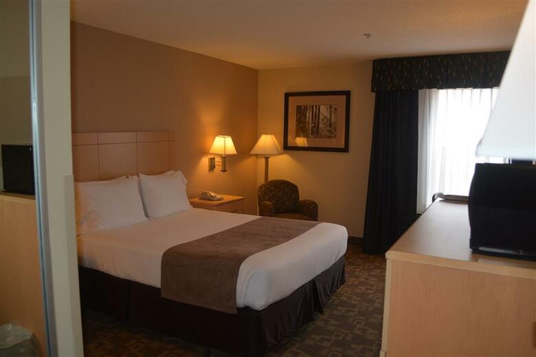 Best Western Roanoke Rapids Hotel & Suites