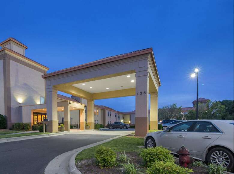 Best Western Roanoke Rapids Hotel & Suites