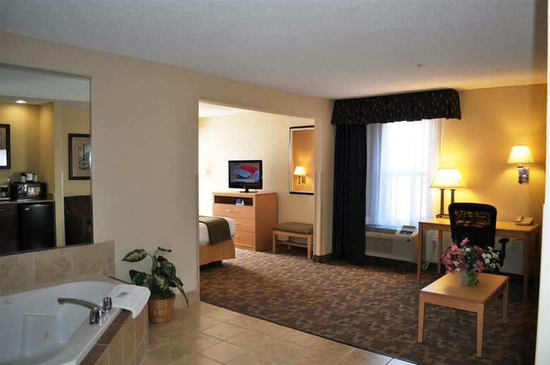 Best Western Roanoke Rapids Hotel & Suites