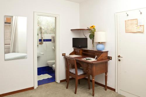 Hostal Hotel Marchi