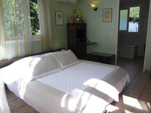 Bed & Breakfast Chambres D'h�tes "bastide De La Brague"