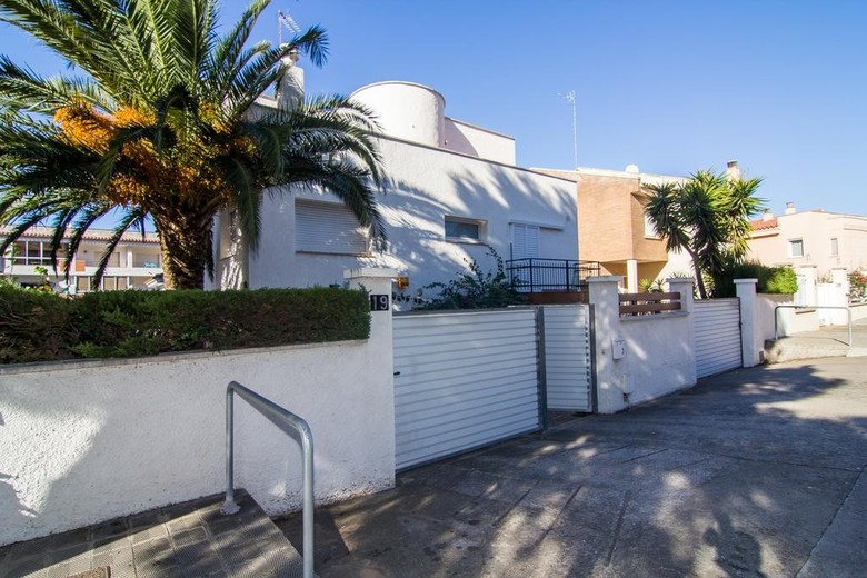 Agi Riu Segre Villa