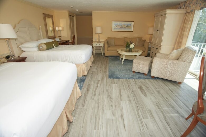 Hotel Anchor In Distinctive Waterfront Lodging