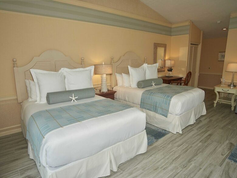 Hotel Anchor In Distinctive Waterfront Lodging