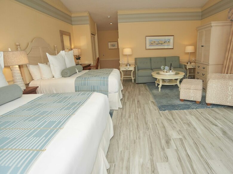 Hotel Anchor In Distinctive Waterfront Lodging