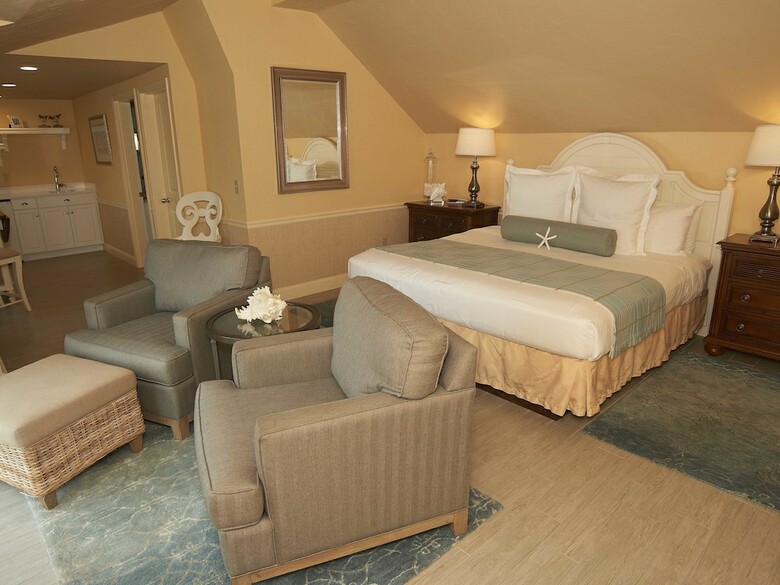 Hotel Anchor In Distinctive Waterfront Lodging
