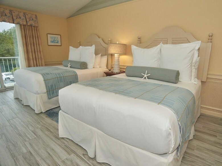 Hotel Anchor In Distinctive Waterfront Lodging