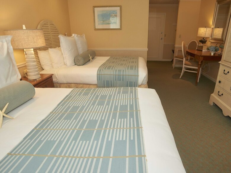 Hotel Anchor In Distinctive Waterfront Lodging