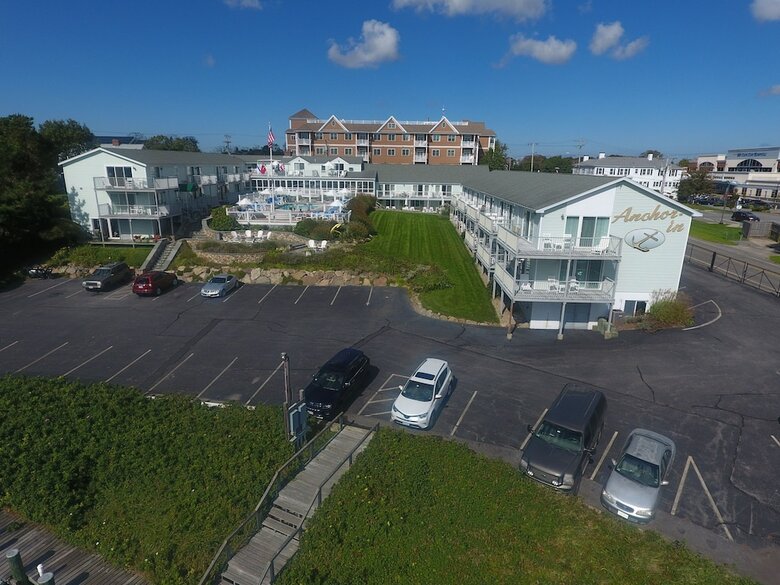 Hotel Anchor In Distinctive Waterfront Lodging