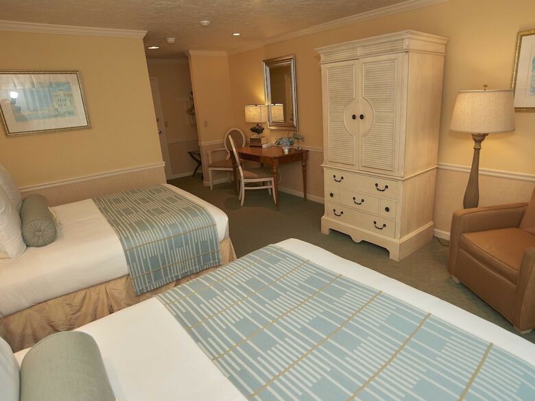Hotel Anchor In Distinctive Waterfront Lodging