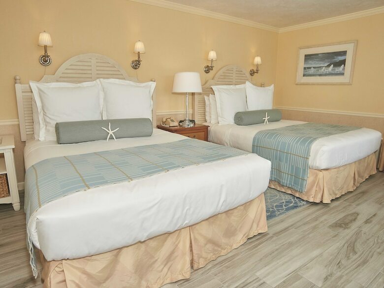 Hotel Anchor In Distinctive Waterfront Lodging