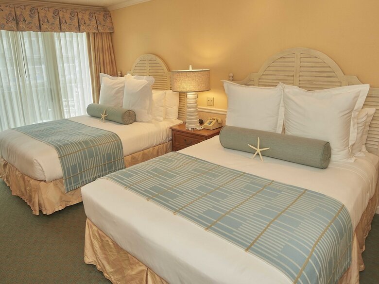 Hotel Anchor In Distinctive Waterfront Lodging