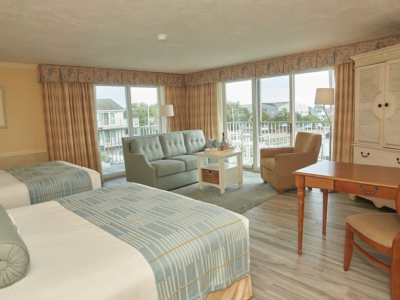 Hotel Anchor In Distinctive Waterfront Lodging