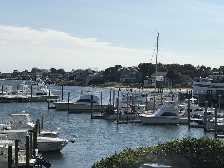 Hotel Anchor In Distinctive Waterfront Lodging