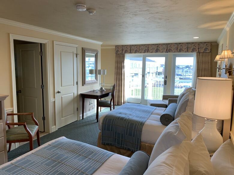 Hotel Anchor In Distinctive Waterfront Lodging
