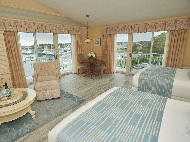 Hotel Anchor In Distinctive Waterfront Lodging