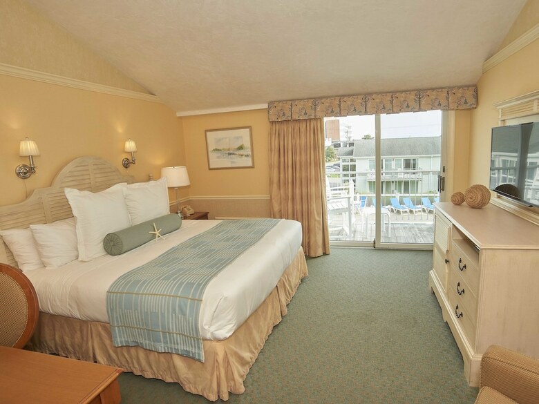 Hotel Anchor In Distinctive Waterfront Lodging