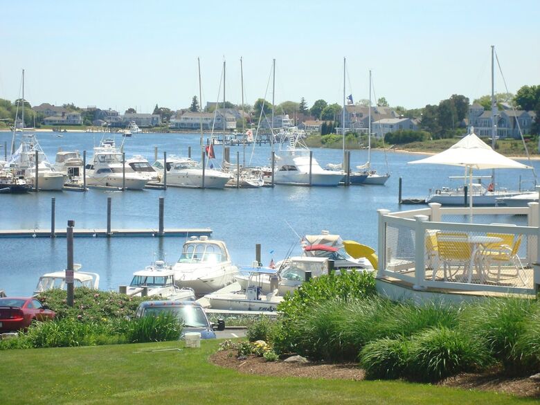 Hotel Anchor In Distinctive Waterfront Lodging