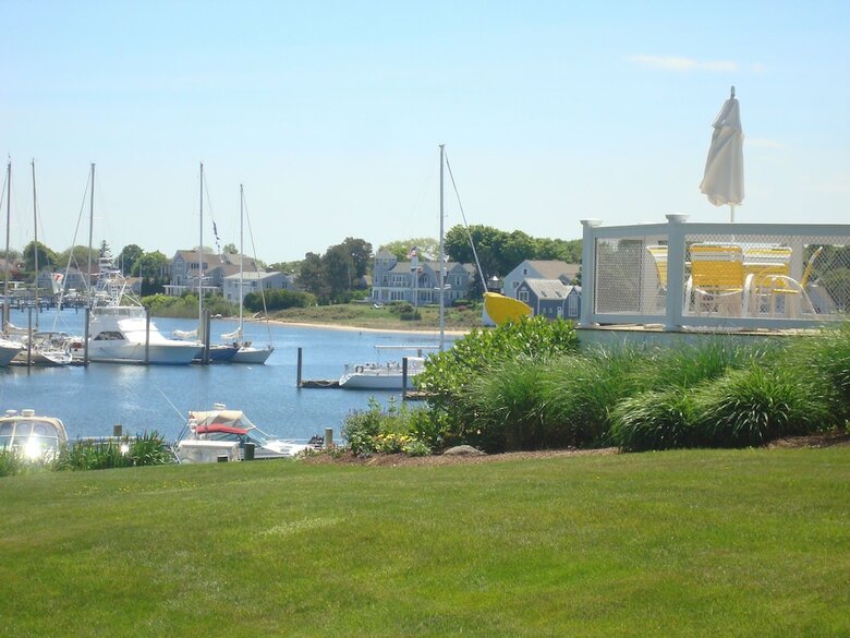 Hotel Anchor In Distinctive Waterfront Lodging
