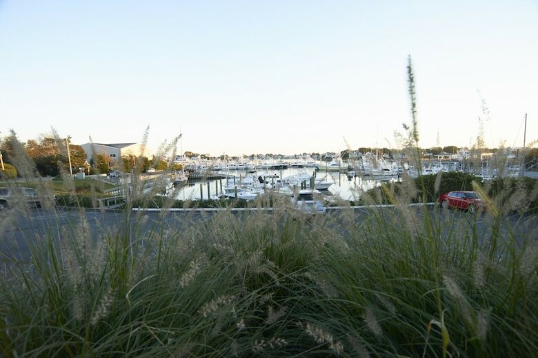 Hotel Anchor In Distinctive Waterfront Lodging