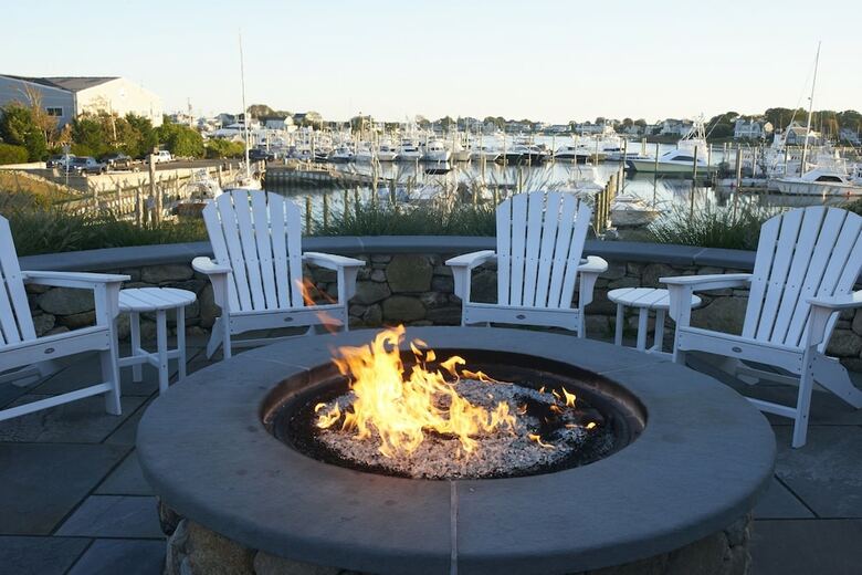 Hotel Anchor In Distinctive Waterfront Lodging