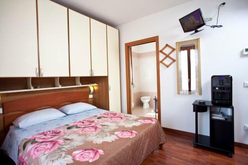 Hostal B&B By Max