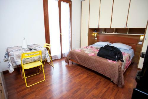 Hostal B&B By Max