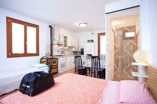 Hostal B&B By Max