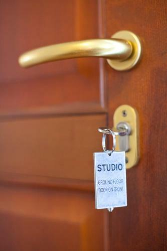 Hostal B&B By Max