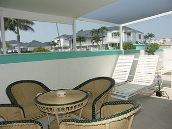 The Boathouse Motel