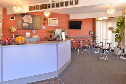 Maverick Motel