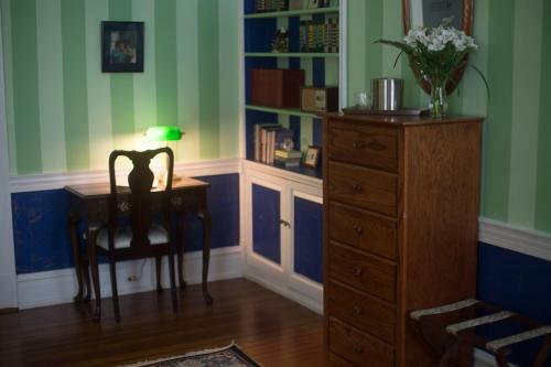 Morehead Manor Bed And Breakfast