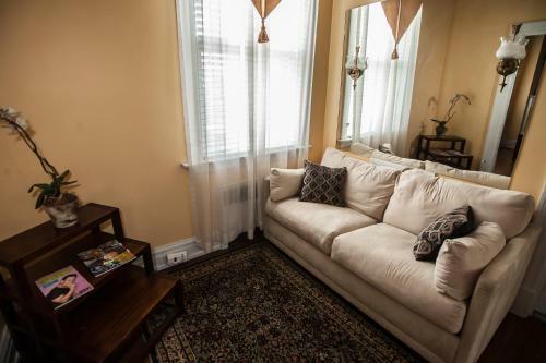 Morehead Manor Bed And Breakfast