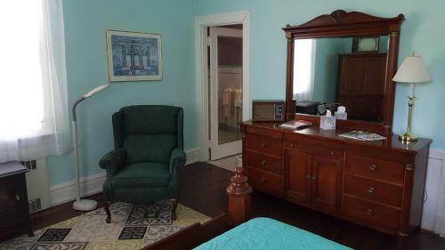 Morehead Manor Bed And Breakfast