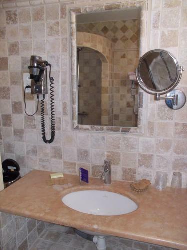 Hotel H�tel Les Aliz�s