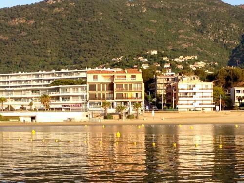 Hotel H�tel Les Aliz�s