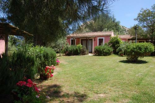 Hostal Agriturismo L'aglientu B&B