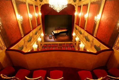 Bed & Breakfast Maison Du Th��tre Saint Bonnet