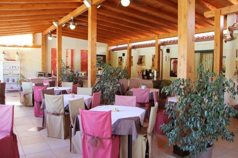 Albaruja Hotel