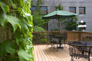 Radisson Paper Valley Hotel