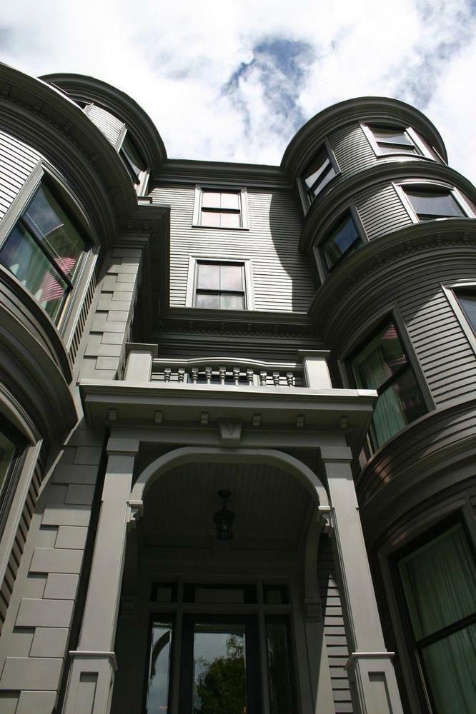 Hotel Veritas