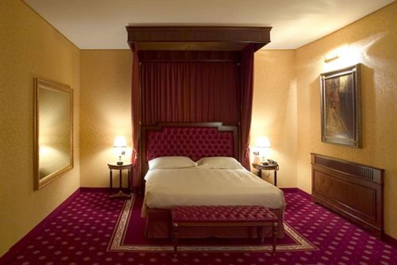 Maxim Hotel