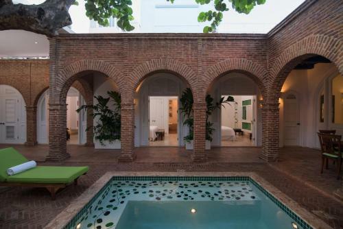 Hotel Casas Del XVI
