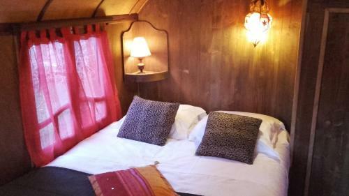Hostal Les Roulottes De La Baronnie