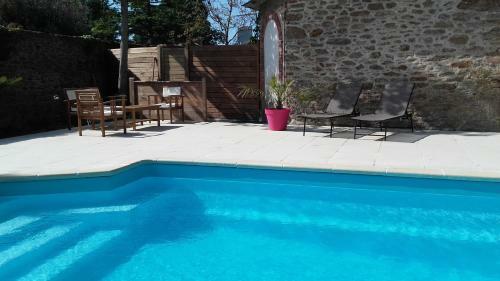 Hostal Les Roulottes De La Baronnie