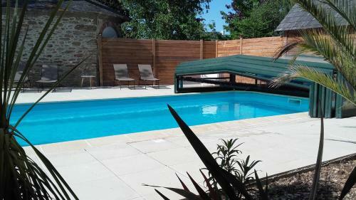 Hostal Les Roulottes De La Baronnie